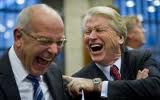 Dutch bankers Zalm and Staal having a good time while raping the public